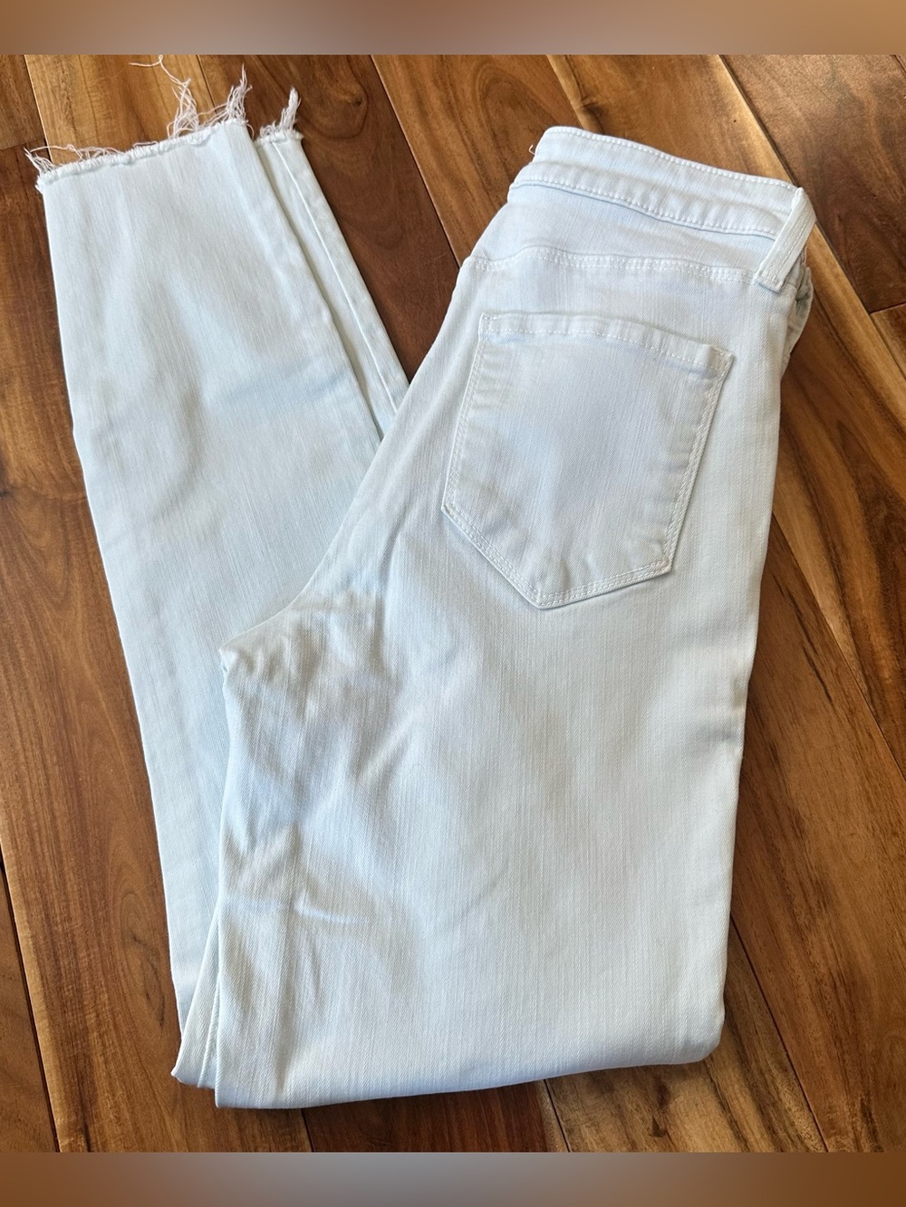 L’AGENCE Margot High Rise cropped Skinny Jeans. Pastel Blue. Size 26